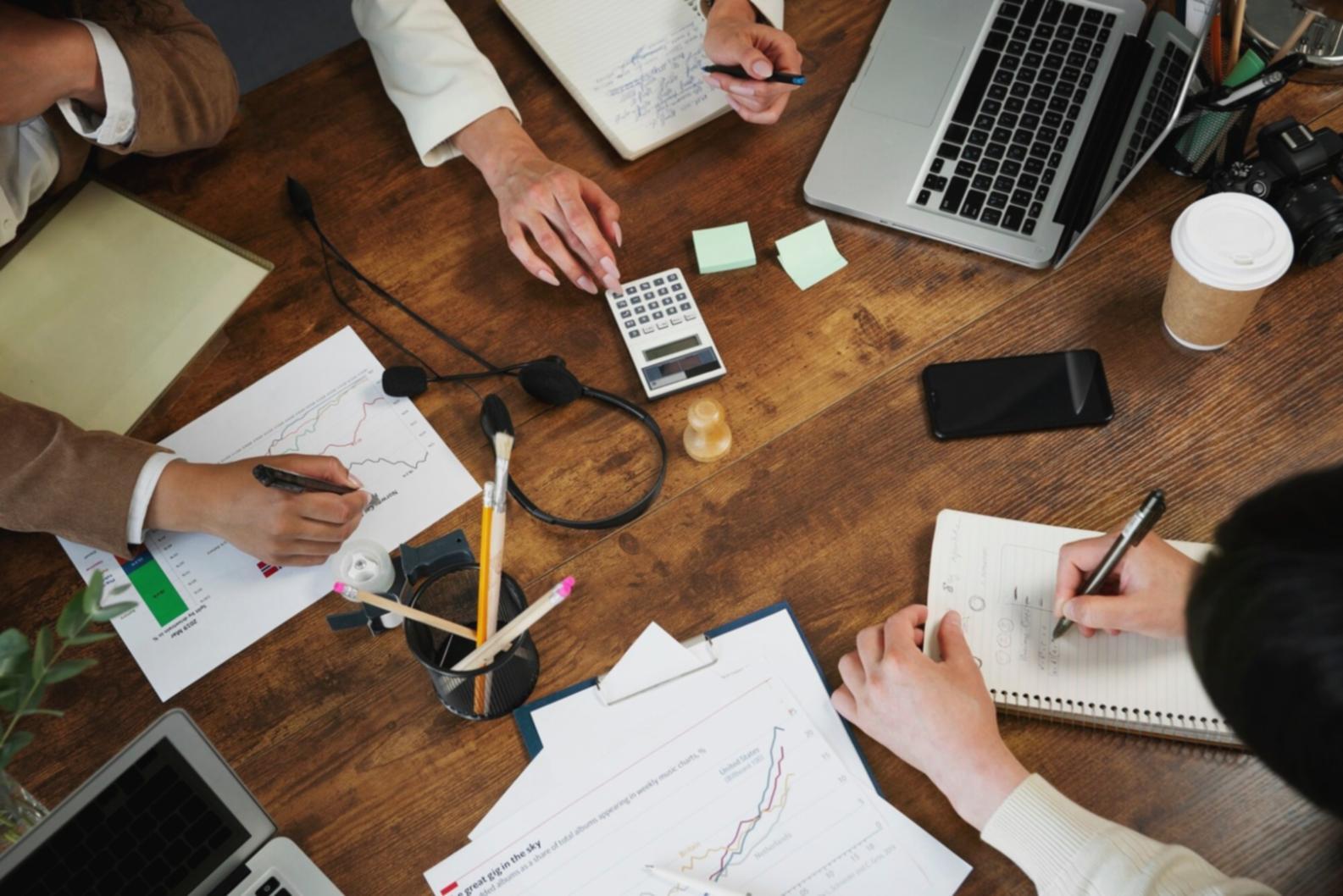 Budgetplanung und Finanzanalyse im Büro